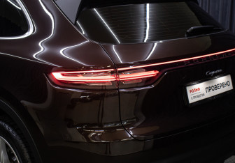 Подержанный автомобиль Porsche Cayenne 2020 года (25 фото)