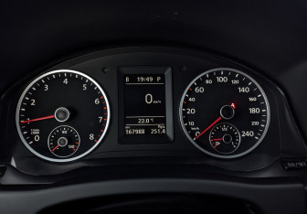 Подержанный автомобиль Volkswagen Tiguan 2013 года (16 фото)
