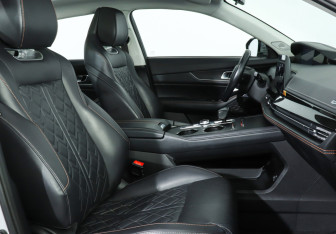 Подержанный автомобиль Changan UNI-K 2023 года (15 фото)