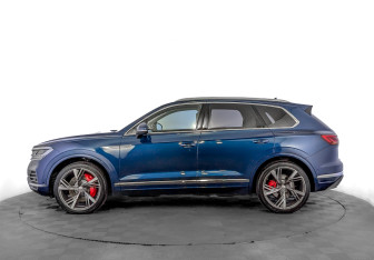 Подержанный автомобиль Volkswagen Touareg 2022 года (8 фото)