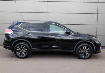 Подержанный автомобиль Nissan X-Trail 2016 года (4 фото)