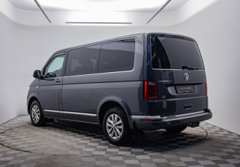 Подержанный автомобиль Volkswagen Caravelle 2016 года (6 фото)