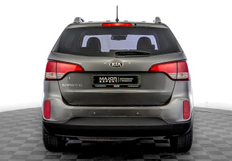 Подержанный автомобиль Kia Sorento 2013 года (6 фото)