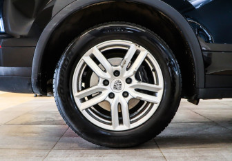 Подержанный автомобиль Porsche Cayenne 2015 года (25 фото)