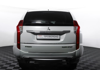 Подержанный автомобиль Mitsubishi Pajero Sport 2017 года (6 фото)