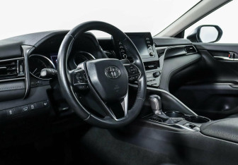 Подержанный автомобиль Toyota Camry Sedan 2021 года (9 фото)