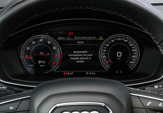 Подержанный автомобиль Audi Q5 2025 года (33 фото)