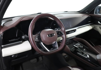Подержанный автомобиль Geely Monjaro 2023 года (13 фото)
