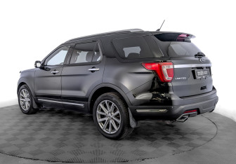 Подержанный автомобиль Ford Explorer 2018 года (7 фото)