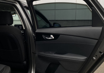 Подержанный автомобиль Kia Cerato Sedan 2022 года (29 фото)