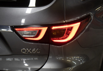 Подержанный автомобиль Infiniti QX60 2017 года (29 фото)