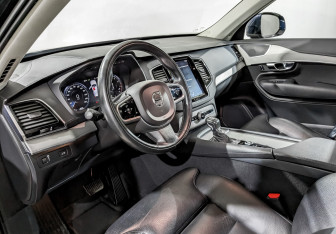 Подержанный автомобиль Volvo XC90 2018 года (15 фото)