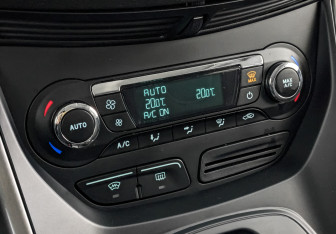 Подержанный автомобиль Ford Kuga 2016 года (21 фото)