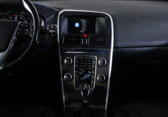 Подержанный автомобиль Volvo XC60 2015 года (14 фото)