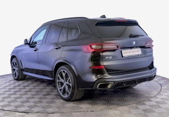 Подержанный автомобиль BMW X5 2021 года (7 фото)