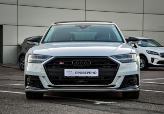 Подержанный автомобиль Audi S8 2020 года (4 фото)