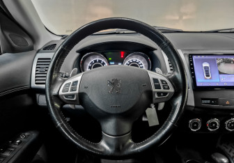 Подержанный автомобиль Peugeot 4007 2011 года (21 фото)