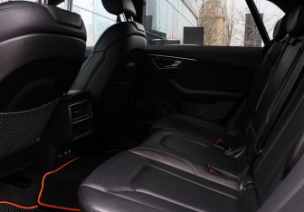Подержанный автомобиль Audi Q8 2019 года (9 фото)