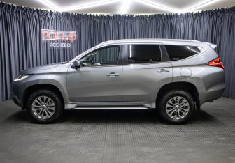 Подержанный автомобиль Mitsubishi Pajero Sport 2019 года (8 фото)