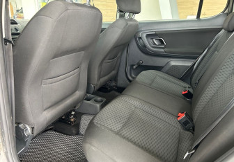 Подержанный автомобиль Skoda Fabia Hatchback 2011 года (12 фото)