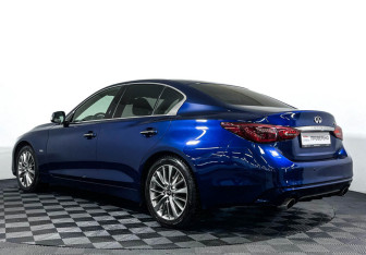 Подержанный автомобиль Infiniti Q50 2018 года (7 фото)