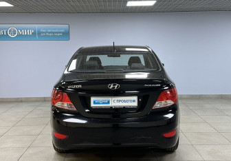 Подержанный автомобиль Hyundai Solaris Sedan 2013 года (6 фото)