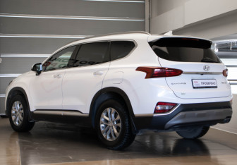 Подержанный автомобиль Hyundai Santa Fe 2019 года (6 фото)