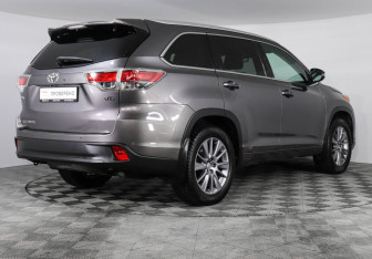 Подержанный автомобиль Toyota Highlander 2014 года (5 фото)