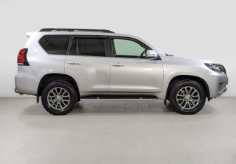 Подержанный автомобиль Toyota Land Cruiser Prado 2018 года (4 фото)