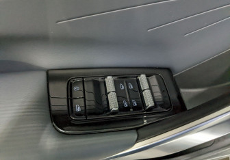 Подержанный автомобиль Geely Atlas 2024 года (12 фото)