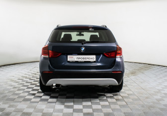 Подержанный автомобиль BMW X1 2012 года (6 фото)