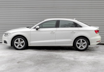 Подержанный автомобиль Audi A3 Sedan 2017 года (8 фото)