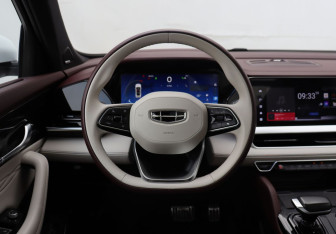 Подержанный автомобиль Geely Monjaro 2023 года (14 фото)