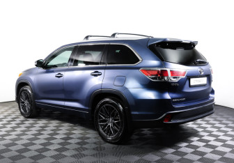 Подержанный автомобиль Toyota Highlander 2014 года (7 фото)