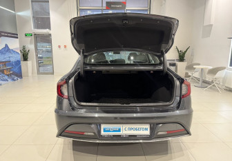 Подержанный автомобиль Hyundai Sonata 2020 года (7 фото)