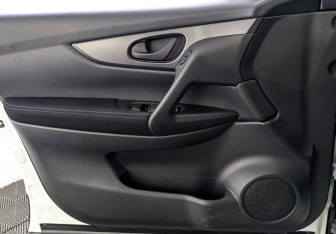 Подержанный автомобиль Nissan Qashqai 2016 года (19 фото)