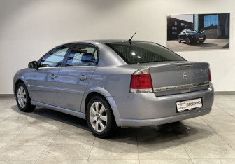 Подержанный автомобиль Opel Vectra Sedan 2007 года (7 фото)
