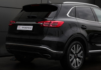 Подержанный автомобиль Hongqi HS5 2024 года (6 фото)