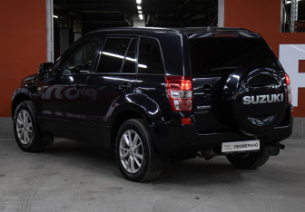 Подержанный автомобиль Suzuki Grand Vitara 2006 года (7 фото)