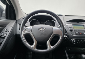 Подержанный автомобиль Hyundai ix35 2015 года (12 фото)