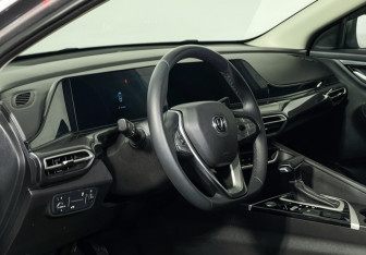 Подержанный автомобиль Changan Eado Plus 2023 года (9 фото)