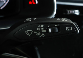 Подержанный автомобиль Audi Q7 2021 года (25 фото)