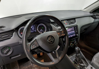 Подержанный автомобиль Skoda Octavia Liftback 2019 года (13 фото)