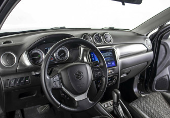 Подержанный автомобиль Suzuki Vitara 2022 года (10 фото)
