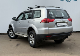 Подержанный автомобиль Mitsubishi Pajero Sport 2014 года (7 фото)