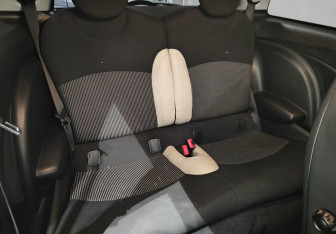 Подержанный автомобиль MINI Hatch 2008 года (10 фото)