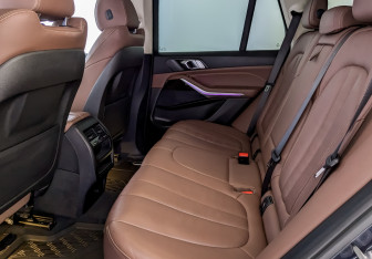Подержанный автомобиль BMW X5 2020 года (12 фото)