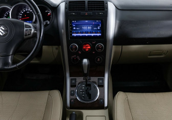 Подержанный автомобиль Suzuki Grand Vitara 2012 года (7 фото)
