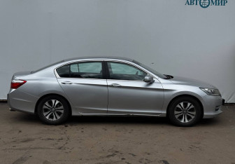 Подержанный автомобиль Honda Accord Sedan 2013 года (4 фото)