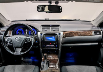 Подержанный автомобиль Toyota Camry Sedan 2016 года (14 фото)